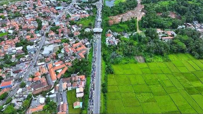 Antrean Mengular 4 Km jelang Pelabuhan Merak