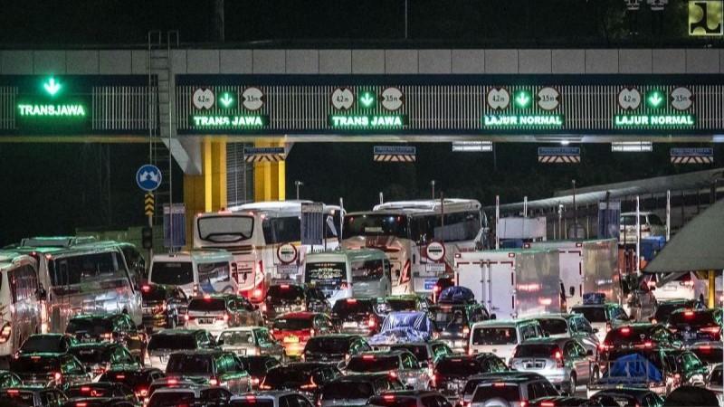 Wanti-wanti bagi Pemudik Jangan Parkir di Bahu Jalan jika Rest Area Tol Penuh