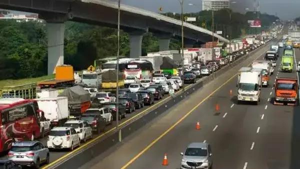 Atasi Kepadatan Lalu Lintas, Jasa Marga Terapkan Buka Tutup Tol Japek-Layang MBZ