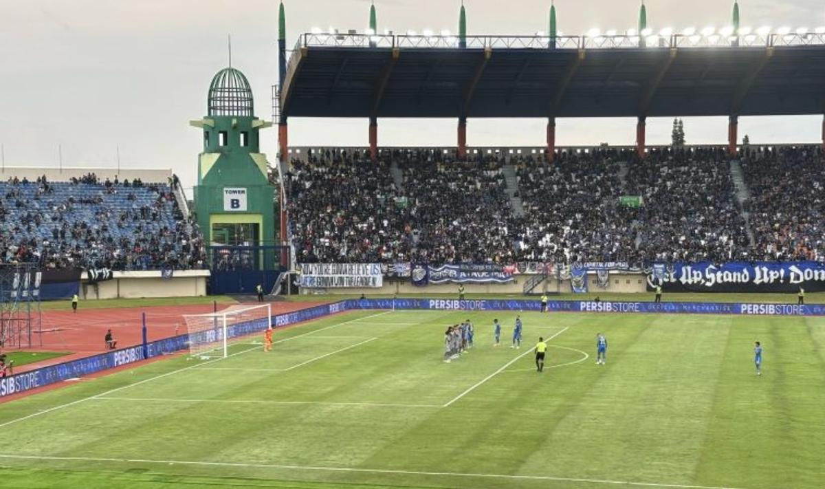 Persib Bungkam Persebaya 3-1 di Jalak Harupat