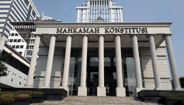 Pengamat Nilai Putusan MK Hari Ini Akan Berpihak Pada 02