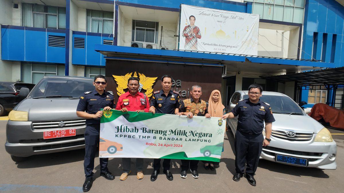 Bea Cukai Bandar Lampung Hibahkan Dua Unit Mobil