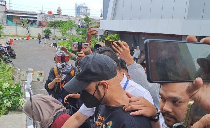 Ditangkap Kasus Narkoba, Rio Reifan Cek Kesehatan di Polres Jakbar