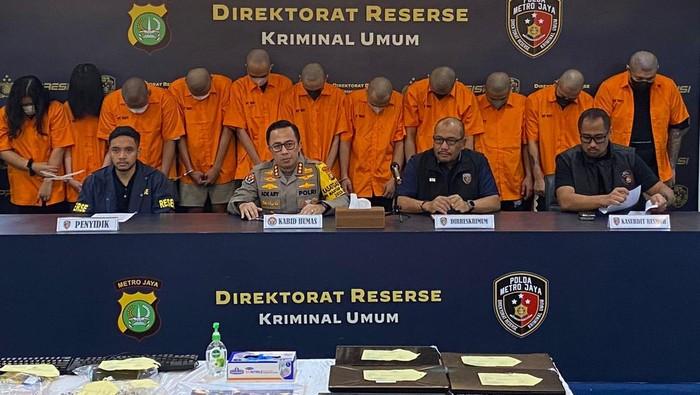 Polda Metro Amankan 11 Orang saat Grebek Markas Judi Online di Tangerang