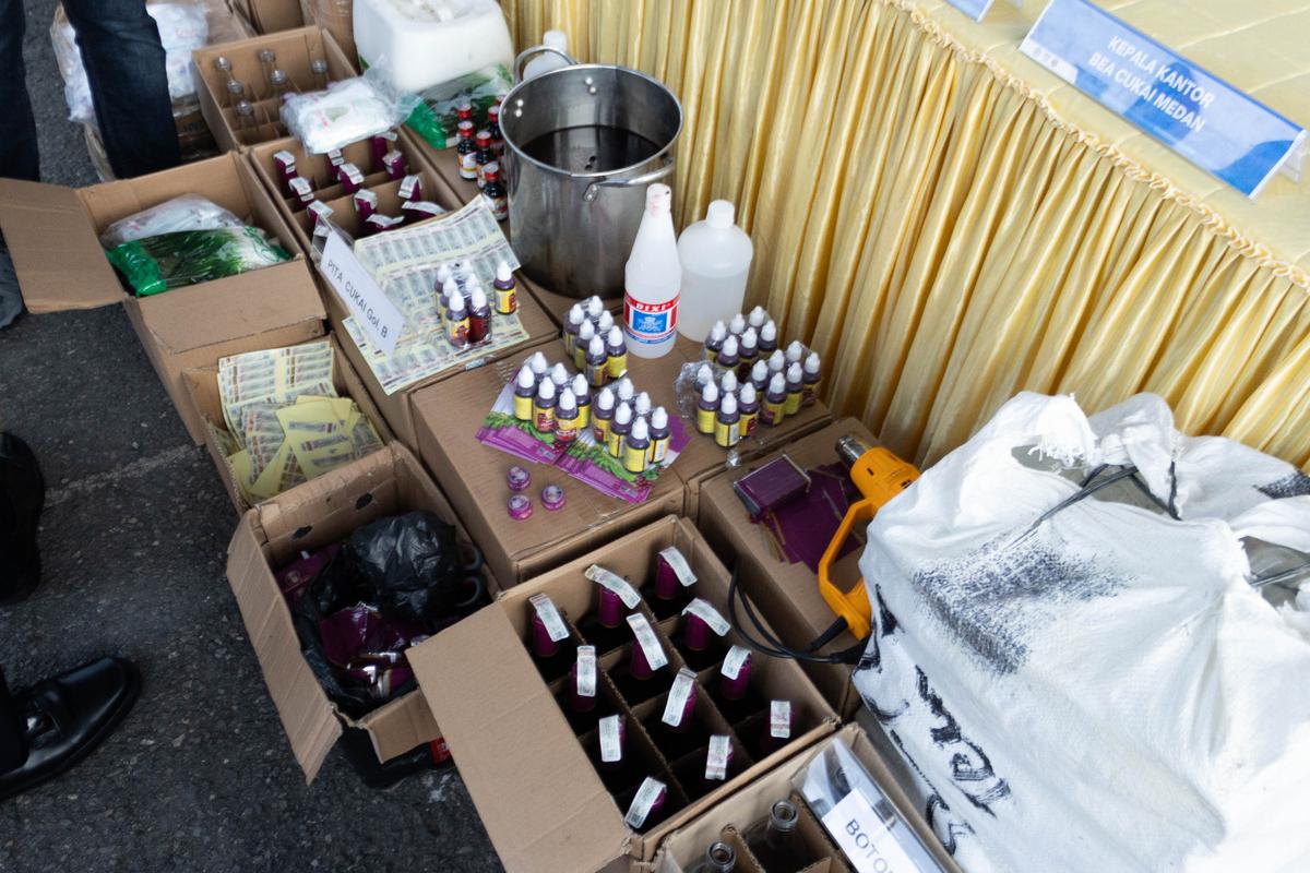 Penindakan Ribuan Botol Miras Ilegal Bernilai Ratusan Juta di Medan