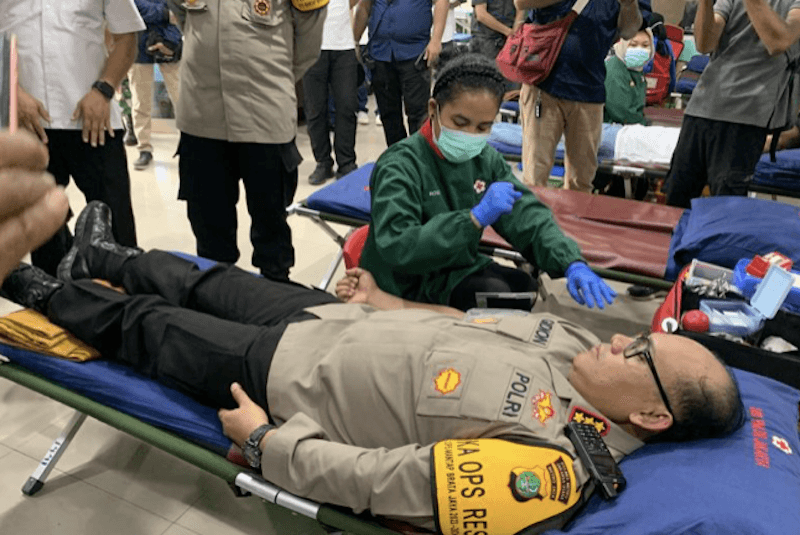 Kapolres Jakut Ajak Buruh Donor Darah