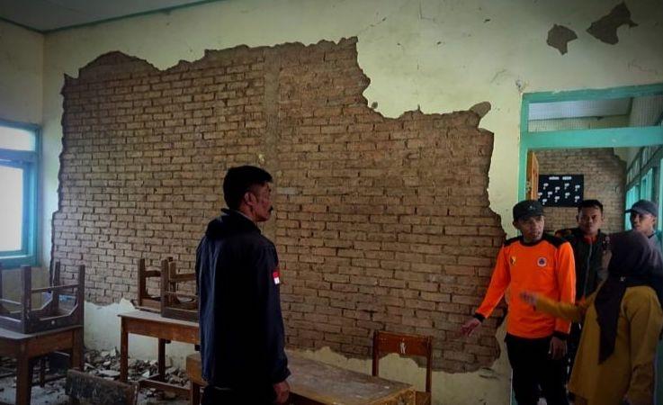 Gempa di Bandung Rusak Sekolah hingga Puskesmas