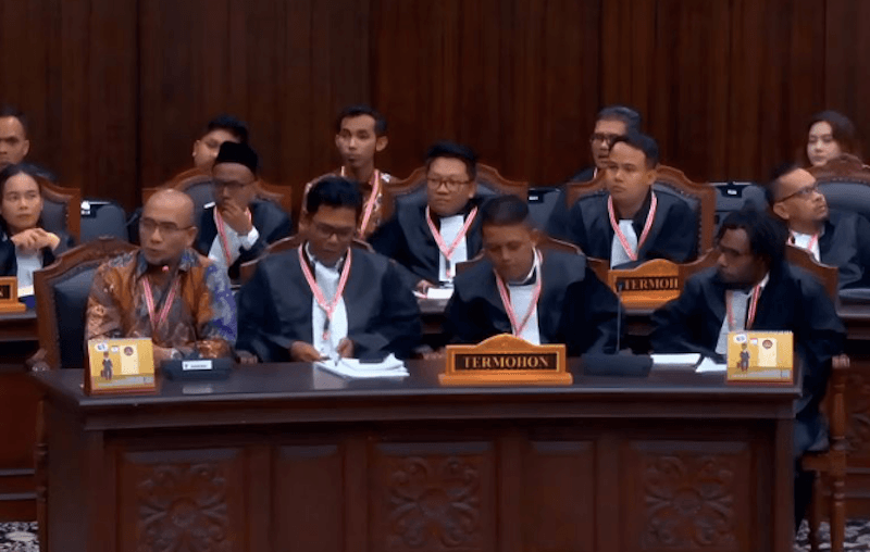 Izin Tinggalkan Ruang Sidang, Ketua KPU Kena Tegur
