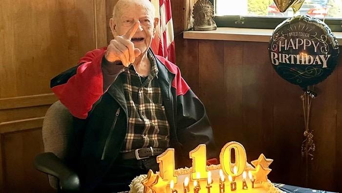 Pria 110 Tahun Masih Nyetir Mobil Sendiri. Ini Rahasia Panjang Umurnya!