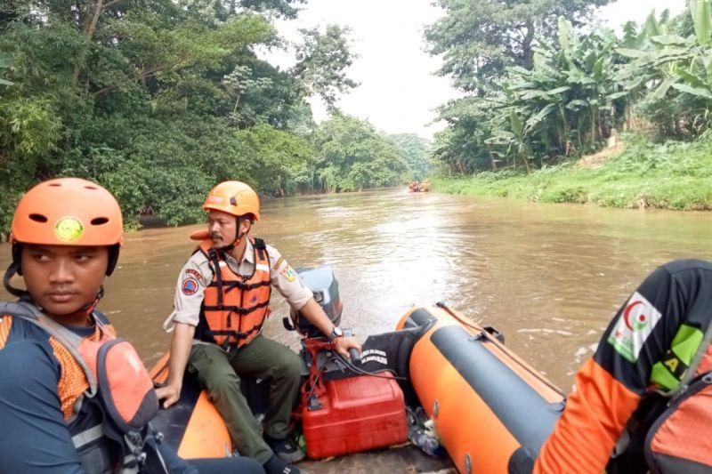 Remaja Berenang di Kali Ciliwung Berujung Ditemukan Tewas