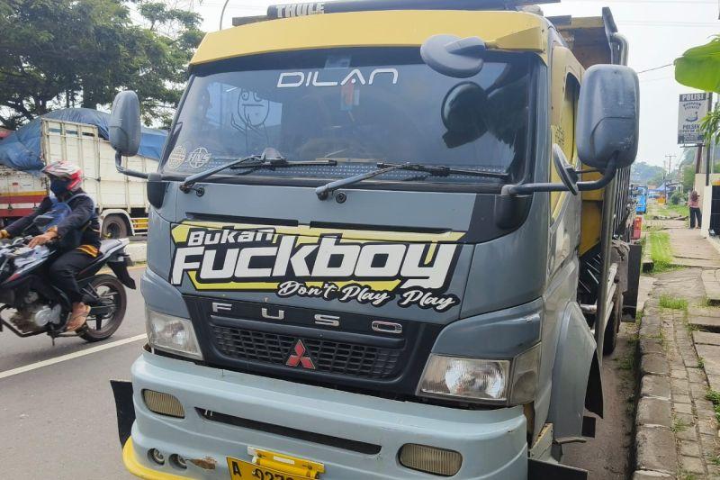 Ketangkap Basah, Pencuri Dump Truk di Serang Babak Belur Diamuk Massa