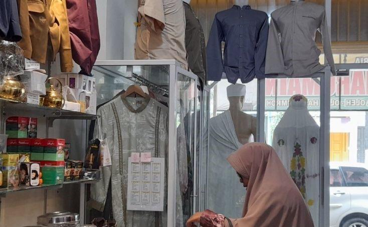 Jelang Musim Haji, Pedagang Keperluan Haji di Cilegon Curhat Omzet Meningkat dari Tahun Lalu