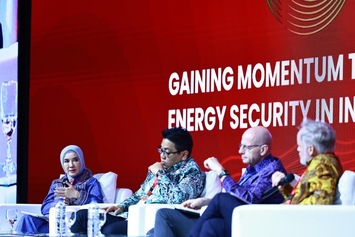 Dirut Pertamina Beberkan Strategi Jaga Ketahanan Energi dan Kelestarian Lingkungan di Forum IPA 2024