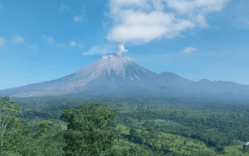 Pagi Ini Semeru Dua Kali Erupsi