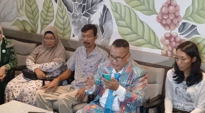 Hotman Paris Minta Pejabat Ikut Bantu Cari 3 DPO Pembunuh Vina