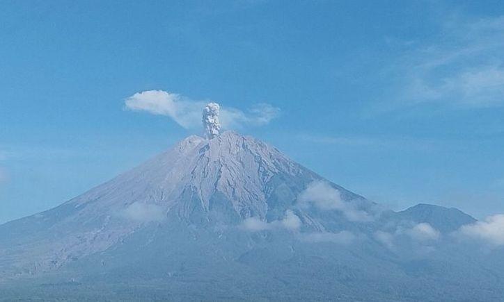 Gunung Semeru 5 Kali Erupsi, Letusan hingga 900 Meter