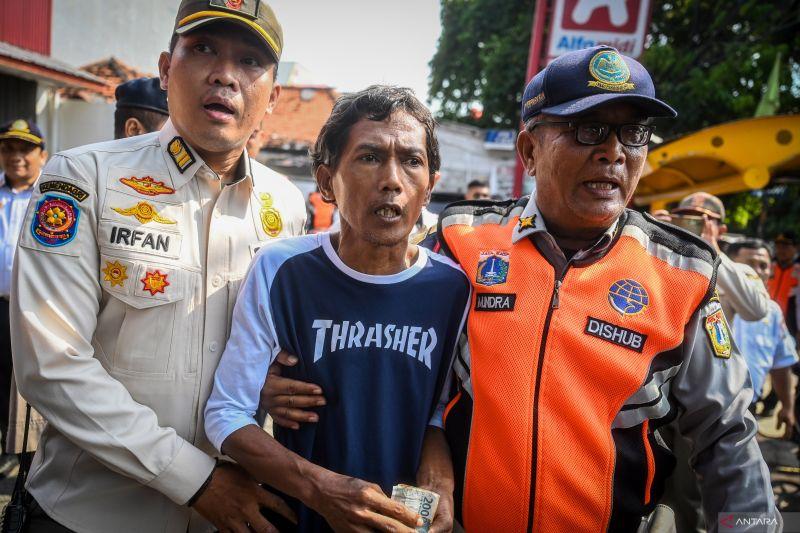 Selama 2 Hari, Tim Gabungan Tindak 127 Juru Parkir Liar di Minimarket