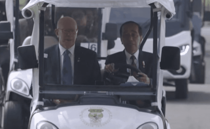 Presiden Ajak Gubernur Jenderal Australia Menanam Bibit Pohon Kayu Ulin Besi