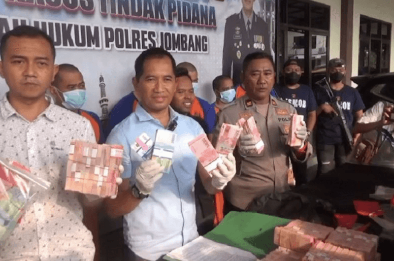 Pengedar Uang Palsu Senilai Lebih dari Rp 1 Miliar Ditangkap