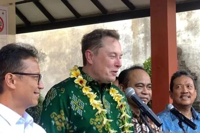 Elon Musk Senang Bertemu Prabowo di Sela-sela WWF Bali