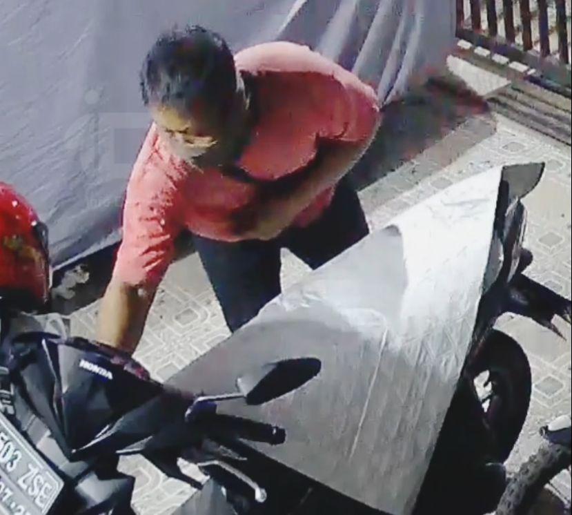 Viral Pria Kegep CCTV Curi 3 Motor di Sawangan Depok