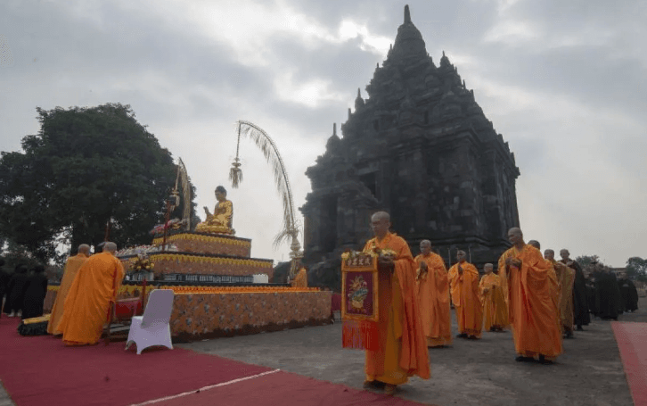 Presiden Jokowi Sampaikan Harapan di Hari Raya Waisak