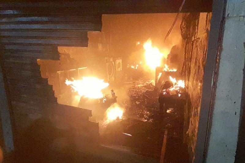4 Kios di Tambora Kebakaran, Api Diduga dari Kompor Gas saat Masak