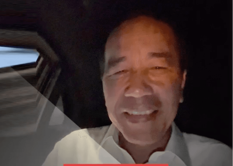 Momen Jokowi Ajak Ibu Negara Nge-Vlog dalam Mobil Dinas RI-1
