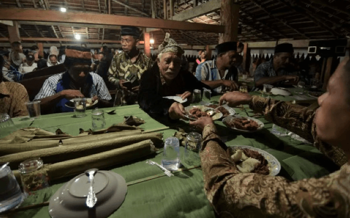 Mengenal Ritual Adat Orom Sasadu dari Halmahera Barat