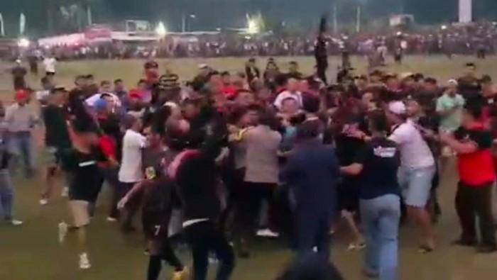 Edan! Laga Tarkam Piala Bupati Semarang Ricuh, 2 Wasit Jadi Korban