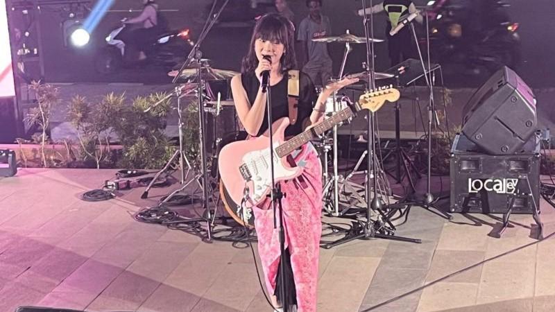 Nadine Abigail Tampil Ceria Buka Road to NAVASRPM on Prambanan Jazz di Pelataran Sarinah