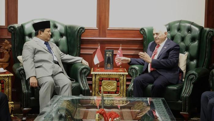 Menhan Prabowo Terima Kunjungan Mantan PM Turki, Bilateral Pertahanan Jadi Fokus Pembahasan