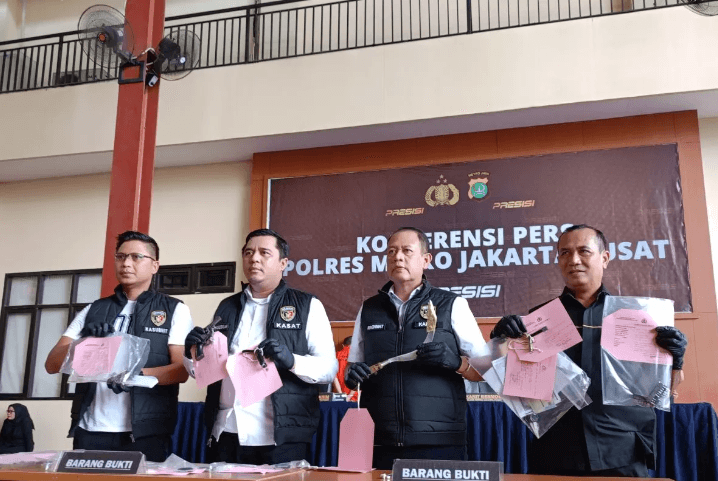 Polisi Ringkus 6 Pelaku Curanmor di Jakarta-Karawang, 13 Motor hingga Celurit Disita
