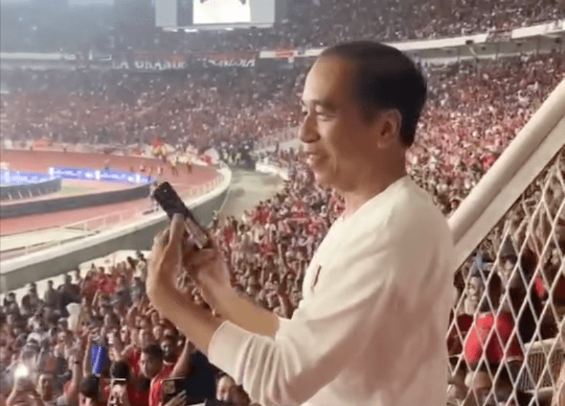 Momen Jokowi Nge-Vlog Usai Timnas Indonesia Menang Lawan Filipina