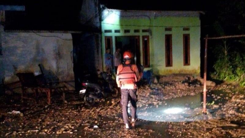 12 Rumah Terendam Banjir, 20 Warga Desa Sukamaju Bogor Terpaksa Mengungsi