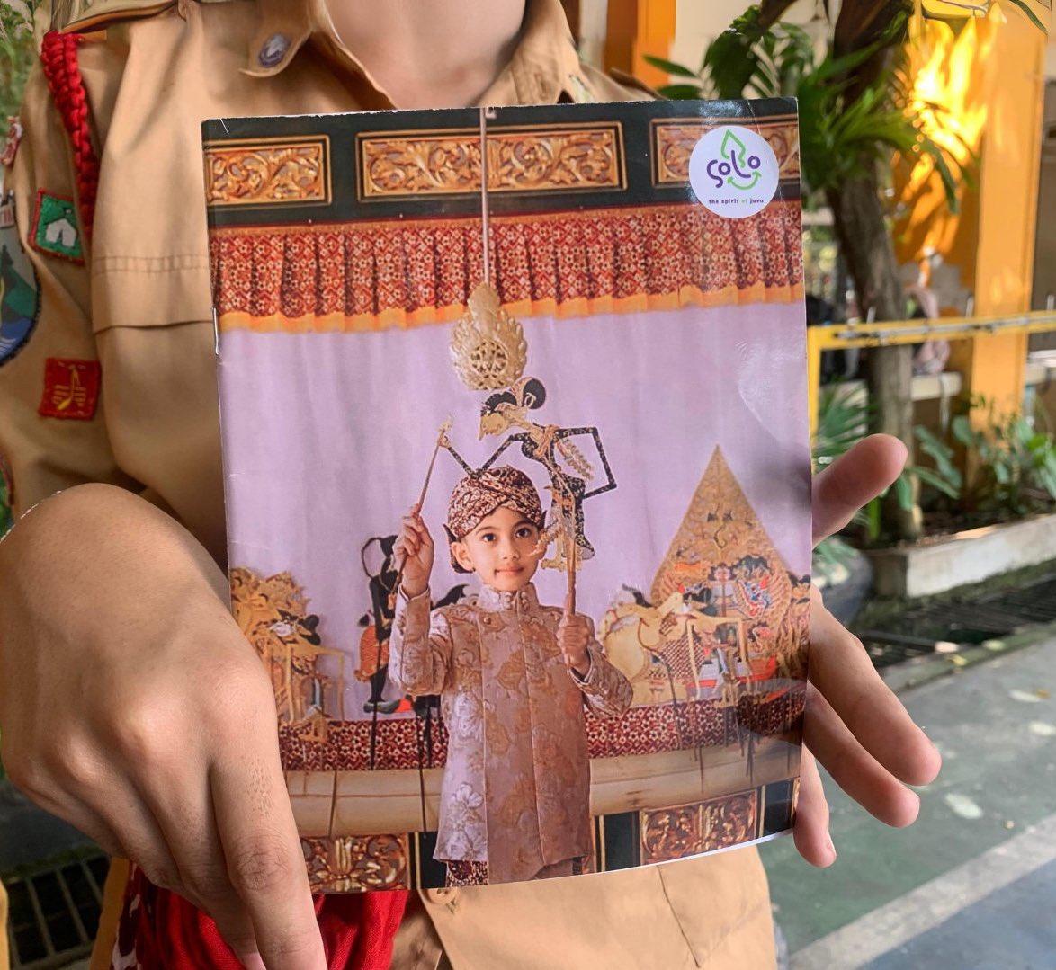 Gibran soal Bagi-bagi Buku Bersampul Jan Ethes: Minta Maaf Kalau Kurang Berkenan