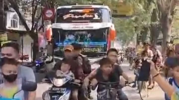 Bocah Pesepeda Terlindas Bus 'Telolet' di Pasar Kemis, Alami Luka Ringan