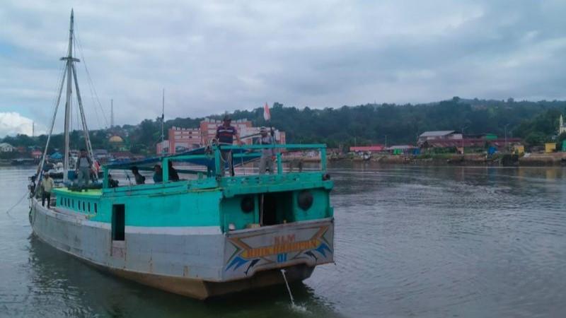 KLHK x Bakamla Gagalkan Penyelundupan Kayu Ilegal di Laut Banda