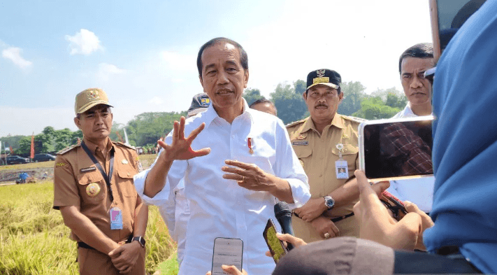 Jokowi: Pilkada Jateng Tanyakan ke Partai Politik