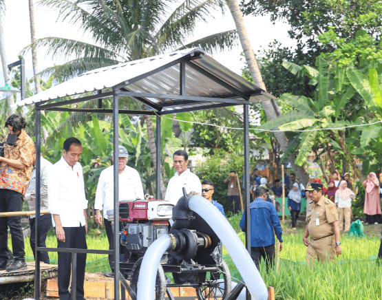 Usai Klaten dan Karanganyar, Jokowi dan Mentan Tinjau Pompanisasi di Semarang