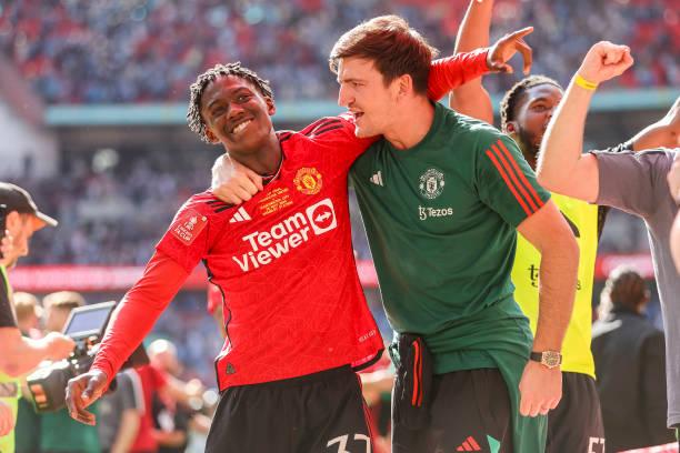 Kontrak Erik Ten Hag Diperpanjang, Kobbie Mainoo Lega