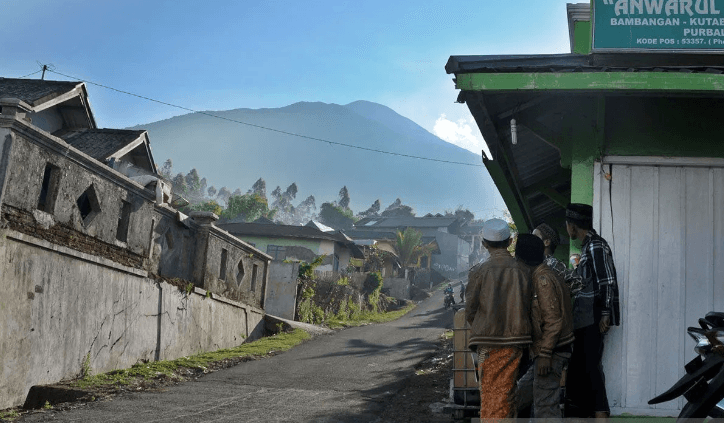 Warga Banyumas Diimbau Tetap Tenang Terkait Status Gunung Slamet