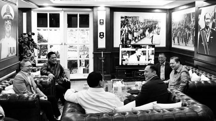 Prabowo 'Jamu' Ketum Parpol KIM-Erick Thohir, Bahas Apa Ya?