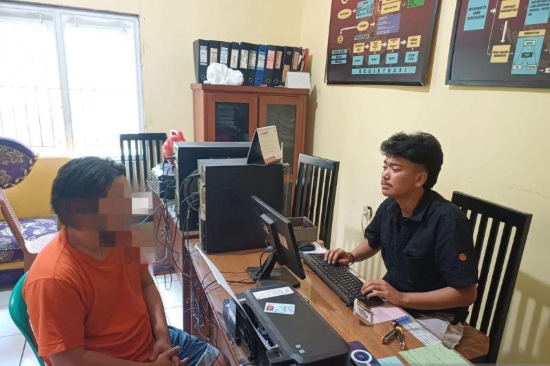 Gegara Curiga Diselingkuhi, Suami di Sukabumi Tabrak Mobil Istri hingga Terpental