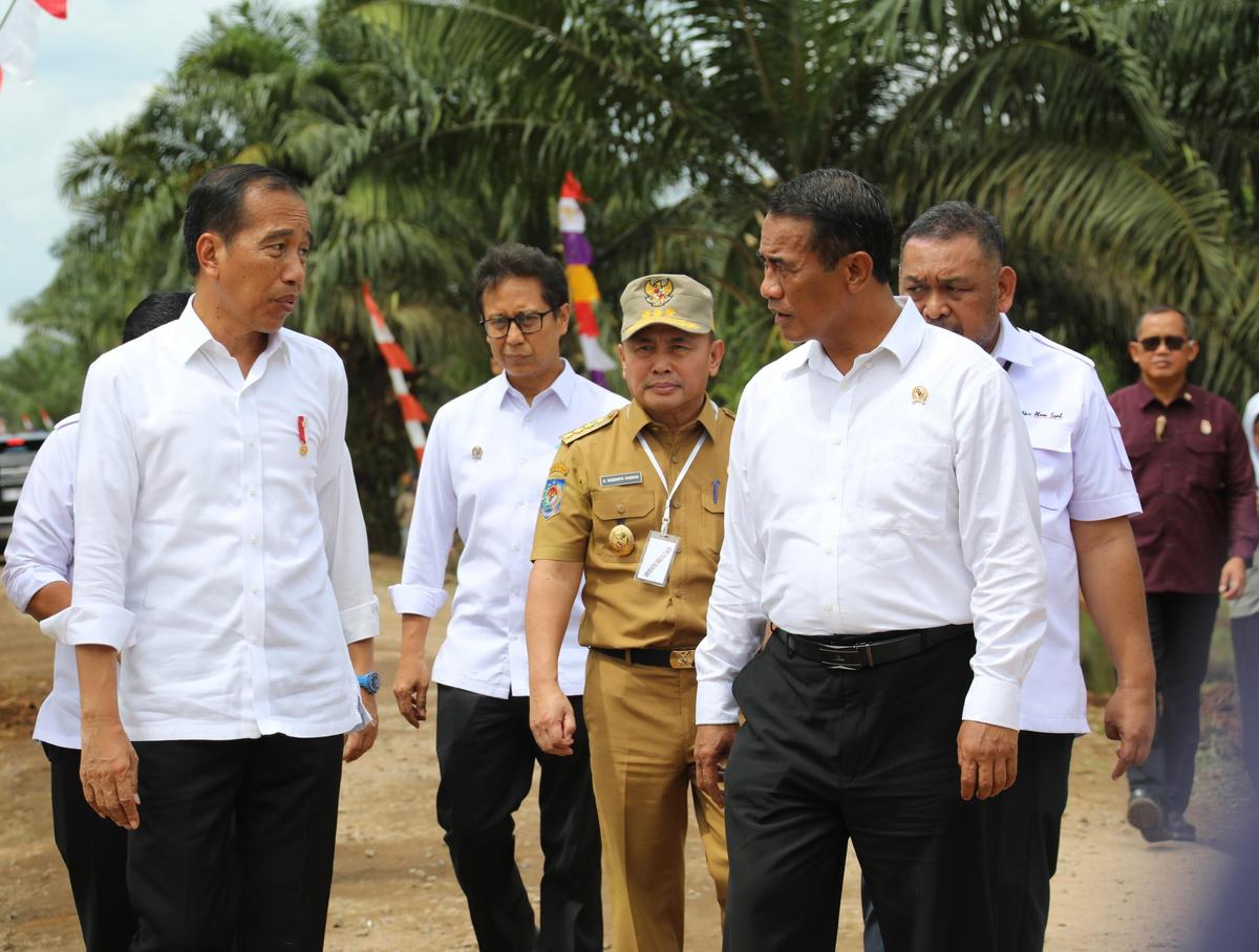 Mentan Amran Dampingi Presiden Tinjau Program Pompanisasi di Kotawaringin Timur
