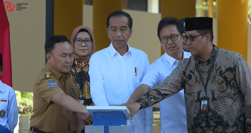 Jokowi Resmikan Pembangunan dan Renovasi Sarana Pendidikan Kalteng