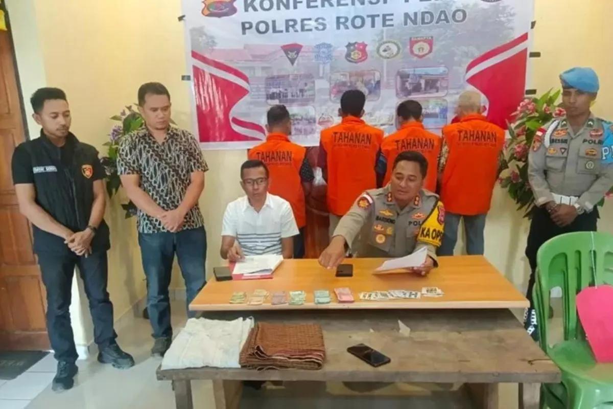 Polres Rote Ndao Amankan 4 Tersangka Judi Kartu, Uang hingga Kartu Remi Disita