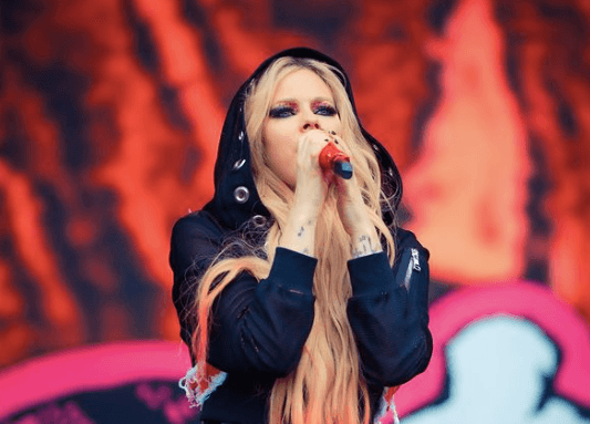 Avril Lavigne Butuh 22 Tahun untuk Tampil di Glastonbury Festival 2024