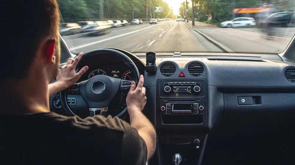 Setir Mobil Tiba-tiba Bergetar saat Jalan? Ini Penyebabnya!