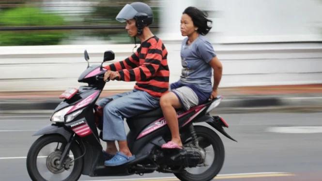 Sering Dianggap Sebagai Pegangan, Ternyata Ini Fungsi Behel Belangkang Motor Sebenarnya Lho!